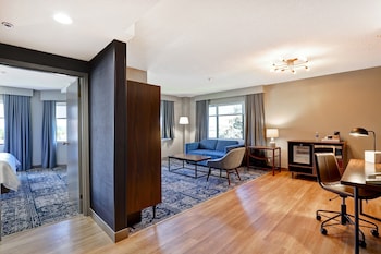 Junior Suite, 1 King Bed with Sofa bed