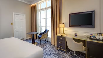 Family Room (Superior)