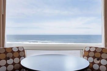Standard Room, 1 King Bed, Ocean View