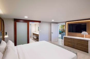 Suite, 1 King Bed with Sofa bed, Resort View (Garden Suite)
