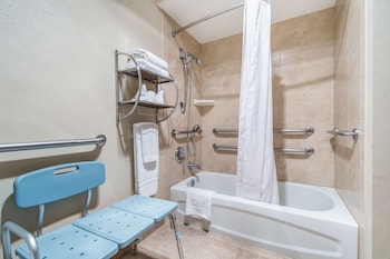 Room, 2 Queen Beds, Accessible (Roll In Shower)