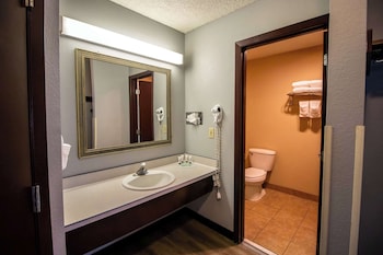 Room, 2 Queen Beds, Accessible (Roll In Shower)