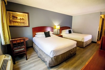 Room, 2 Queen Beds, Accessible (Roll In Shower)