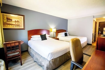 Room, 2 Queen Beds, Accessible (Roll In Shower)