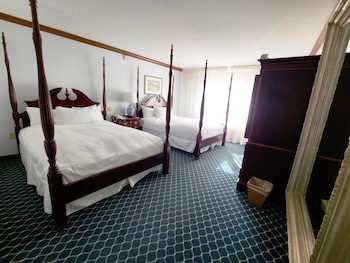 Traditional 2 Queen Beds Accessible