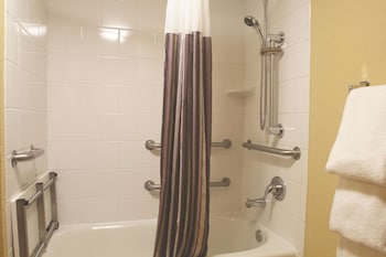 Room, 1 Queen Bed, Pool View (Mobility Accessible)