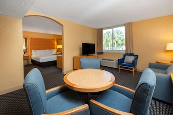Suite, 1 King Bed, Non Smoking (1 Bedroom)