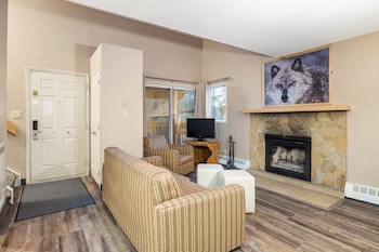 Condo, 2 Bedrooms (with Kitchen)