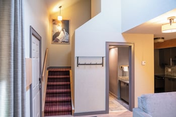 Superior Loft (Wolf Condo)