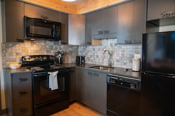 Suite (One Bedroom Wolf)
