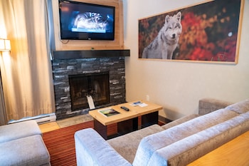 Suite (One Bedroom Wolf)