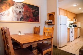 Condo, 2 Bedrooms (with Kitchen)
