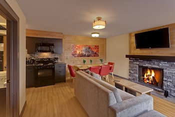 Suite (Two Bedroom Wolf)