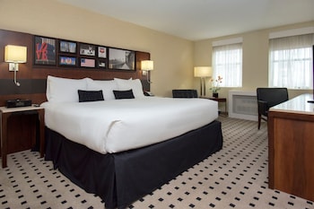 Grand Room, 1 King Bed, City View (Larger Room)