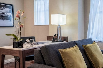 Signature Suite, 1 King Bed with Sofa bed