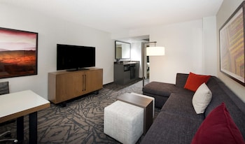 Suite, 1 King Bed (2 Rooms)