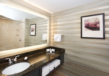 Suite, 1 King Bed (2 Rooms)