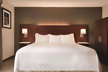 Premium Room, 1 King Bed, Balcony, City View