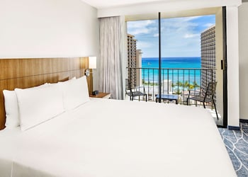 1 King Bed Ocean View Premium (Sofa Bed)