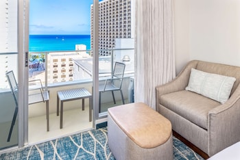 2 Queen Ocean View (Sofa Bed)