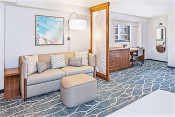 2 Queen City View Accessible Shower (Sofa Bed)