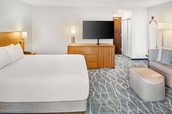 2 Queen City View Accessible Shower (Sofa Bed)