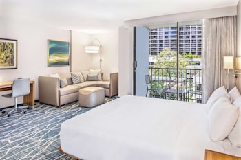1 King City View Accessible Shower (Sofa Bed)