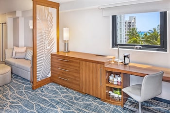 2 Queen City View Accessible Tub (Sofa Bed)