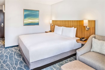 Deluxe Room, 1 King Bed with Sofa bed, City View