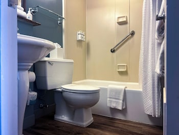 Standard Double Room, 2 Double Beds, Harbor View