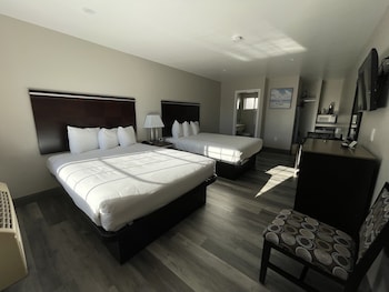Standard Single Room, 2 Queen Beds, Non Smoking, Refrigerator & Microwave