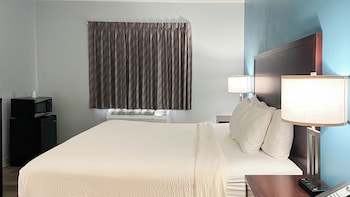 Deluxe Room, 1 King Bed, Non Smoking, Refrigerator & Microwave