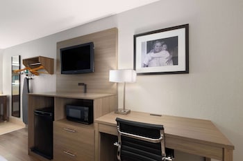 Standard Room, 1 King Bed