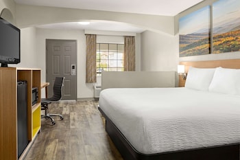 Standard Room, 1 King Bed