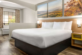 Standard Room, 1 King Bed