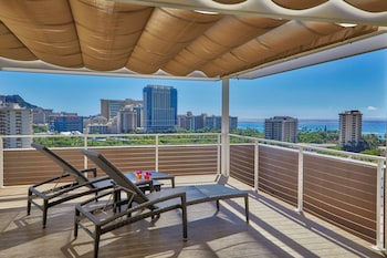 Suite, Corner (Diamond Head, Park Ocean View, Deck)