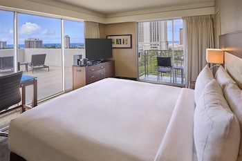 Suite, 1 King Bed, Ocean View, Corner (Park/Ocean View, Lanai)