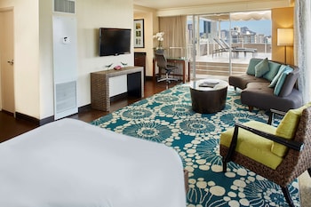 Suite, Corner (Diamond Head, Park Ocean View, Deck)