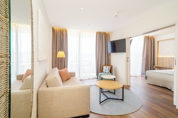 Suite, Balcony, Pool View (Single Use)