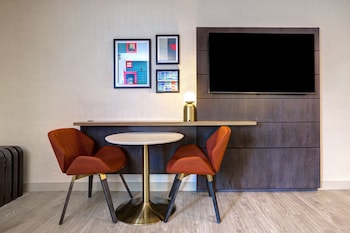 Studio Suite, 1 King Bed, Accessible (Roll-In Shower, Mobility/Hearing)