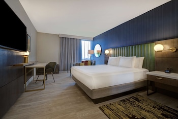 Studio Suite, 1 King Bed, Accessible (Roll-In Shower, Mobility/Hearing)
