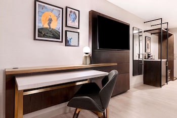 Junior Suite, 1 King Bed