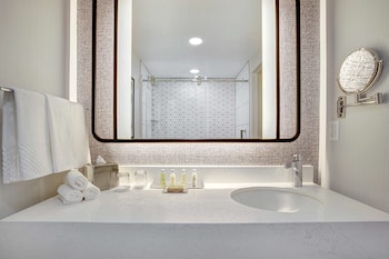 Studio Suite, 1 King Bed, Accessible (Roll-In Shower, Mobility/Hearing)