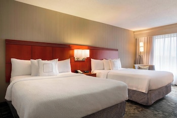 Room, 2 Queen Beds, Accessible Bathtub
