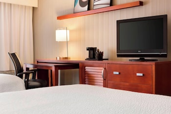 Room, 2 Queen Beds, Accessible Bathtub