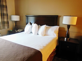 Deluxe Room, 1 Queen Bed, Smoking, Jetted Tub