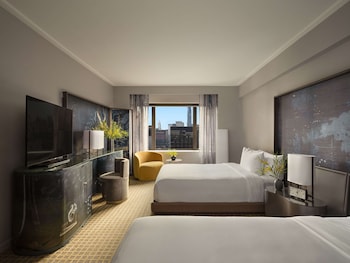 Room, 2 Queen Beds, Accessible, City View (with Roll-in Shower)