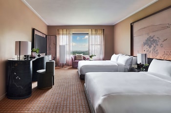 Studio Suite, 1 King Bed, Accessible, Park View (with Tub Shower)