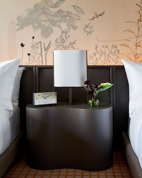 Studio Suite, 1 King Bed, Accessible, Park View (with Tub Shower)
