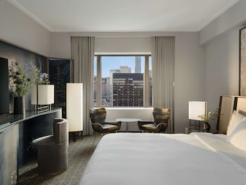 Suite, 1 Bedroom, Accessible, City View (with Roll-in Shower)
